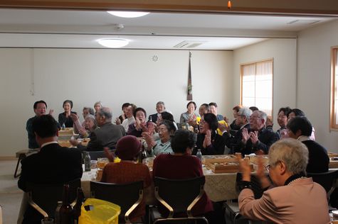法要後、みなさんで楽しく会食です。
