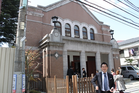 本郷にある求道会館の外観です（4月10日）