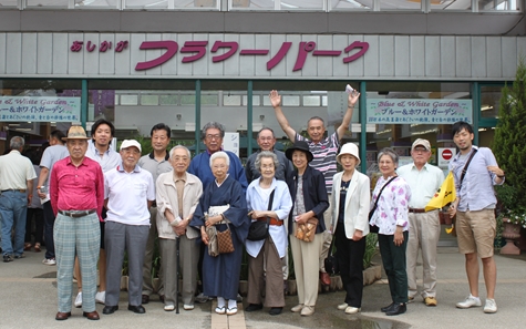 フラワーパーク前で